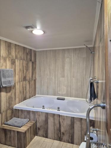 a bathroom with a large tub in a room at Hotel Boutique Casona Violeta in San Carlos