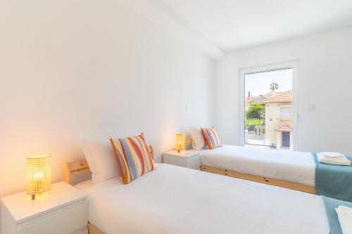 Modern Villa with Garden and Private Parking