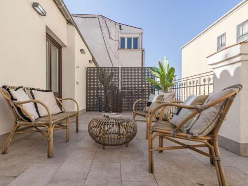 3-Guest Oasis with Scenic Terrace