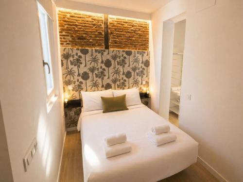 Stay Near El Rastro for 4