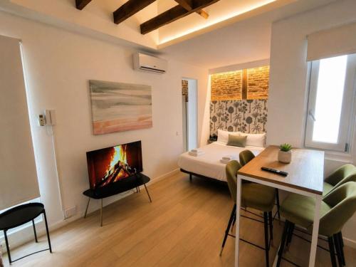 Stay Near El Rastro for 4