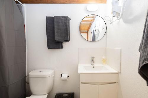 Studio 10 with private bathroom and kitchen, Downtown Lisbon