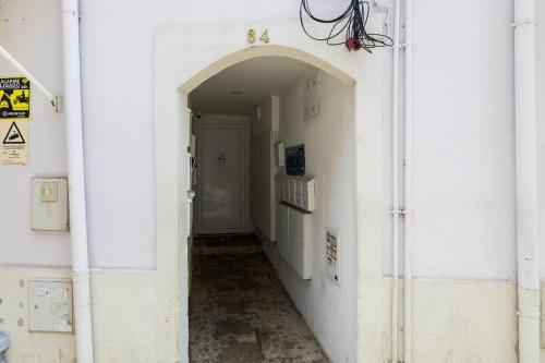 Studio 10 with private bathroom and kitchen, Downtown Lisbon