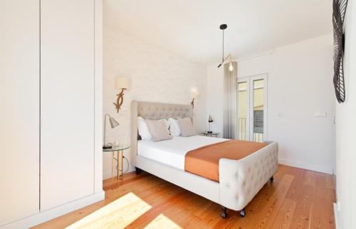 Bright 2 Bedroom Apartment with parking in Lisbon