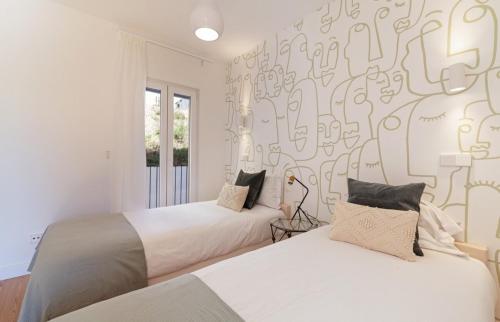 Bright 2 Bedroom Apartment with parking in Lisbon