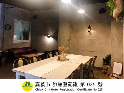 a dining room with a table and chairs at Prince Hotel in Chiayi City