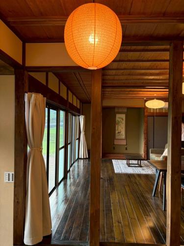 an orange light hanging from the ceiling of a room at Yanagiya Iri in Nakatsugawa