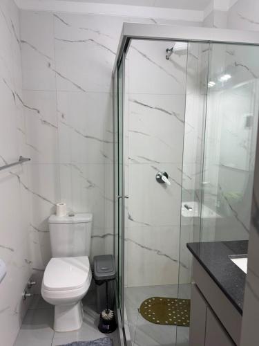 a bathroom with a toilet and a glass shower at Monoambiente en sopocachi in La Paz