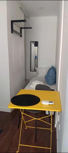 Studio 10 with private bathroom and kitchen, Downtown Lisbon