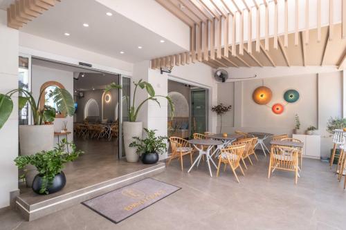 Epavli Grace Hotel — Property building