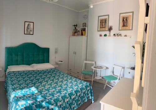 a bedroom with a bed and a table and chairs at Casa Himera Fontane Bianche in Fontane Bianche