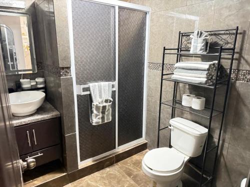 a bathroom with a shower and a toilet and a sink at Casa Ari in Lázaro Cárdenas