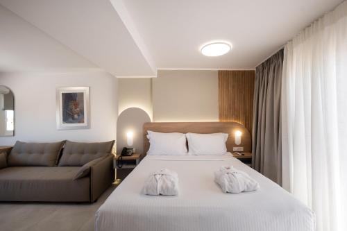 En eller flere senger på et rom på Epavli Grace Hotel