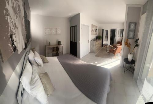Gallery image of La Demeure des Cèdres & SPA "Couples Only" in Cap d'Agde