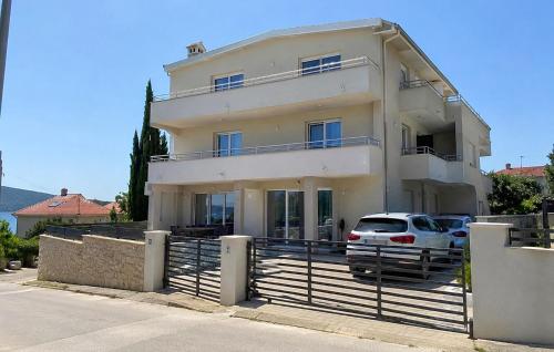 Cozy Apartment In Rogoznica With Wifi
