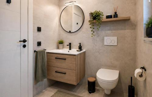 Cozy Apartment In Rogoznica With Wifi