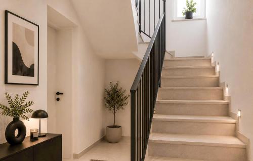 Cozy Apartment In Rogoznica With Wifi