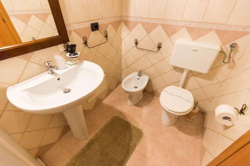 A bathroom at Agriturismo Monte degli Angeli