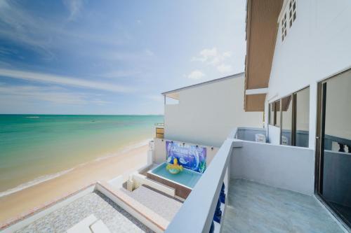 a view of the beach from the balcony of a house at Gao Bee One Beach Club in Ban Phala