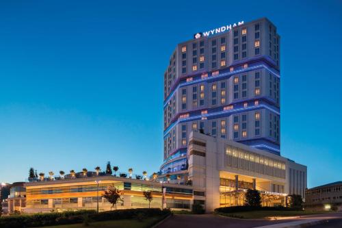 Wyndham Grand Istanbul Europe — Property building