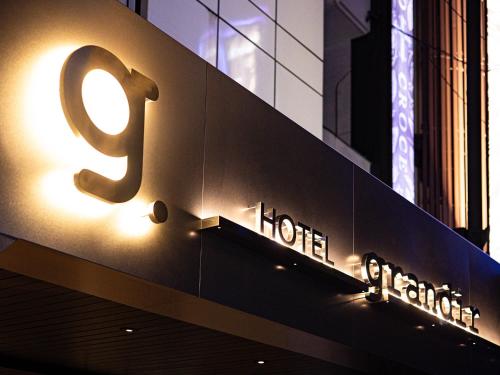 a hotel sign on the side of a building at grandir ｸﾞﾗﾝﾃﾞｨｰﾙ -Adult Only- in Yokohama