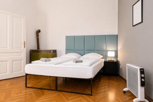 5-Min to Danube Stylish 1BR Apt, for Longstays