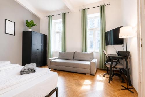 5-Min to Danube Stylish 1BR Apt, for Longstays