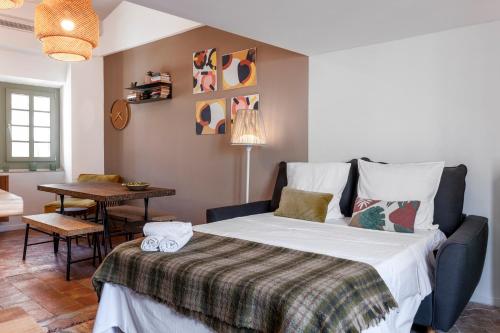 Old town, top floor, sun deck terrace with large sea views