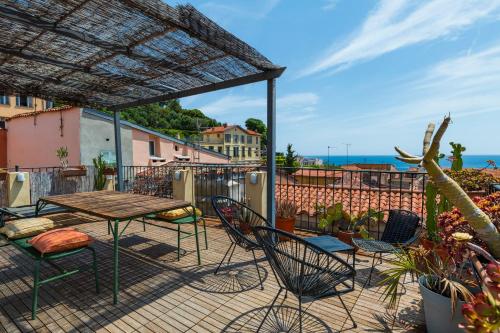 Old town, top floor, sun deck terrace with large sea views