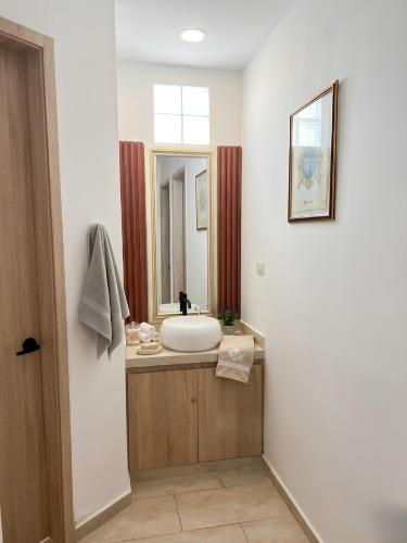 a bathroom with a sink and a mirror at Guantalamera Resort in Tubará