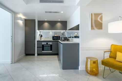 Nice Promenade, Best View on bay, sunny terrace, 4 guests, 2 bedrooms AC