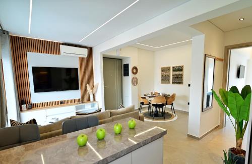 Alley Marina Suite - Newly Renovated Home near Marina, Old Town, Sea
