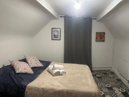 a bedroom with a bed with two towels on it at Alsacian home in Eckbolsheim