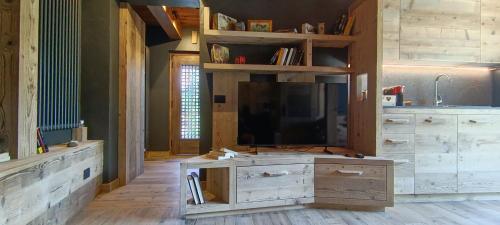 a living room with a flat screen tv in a room at DolomitiBel Siberiana 2 SILVER in Braz