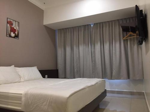 Giường trong phòng chung tại Hi Star Hotel