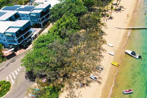 an overhead view of a beach with trees and boats at Maggies Beachfront Apartment 8 in Horseshoe Bay