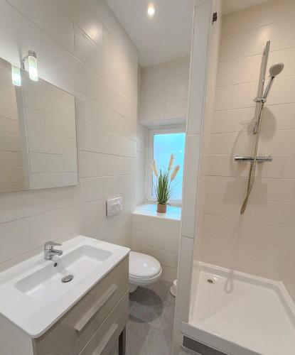 a bathroom with a sink and a toilet and a window at Les studios du Général - Lavande in Saint-Maximin-la-Sainte-Baume