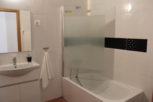 A bathroom at Monte da Barragem