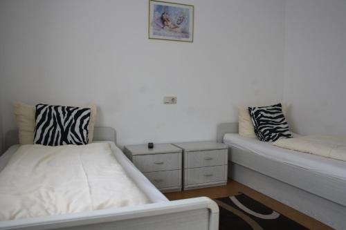 a small room with a bed and a couch at Pension Kirchenwirt in Niederaichbach
