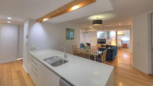 a kitchen and a living room with a counter top at Maggies Beachfront Apartment 4 in Horseshoe Bay