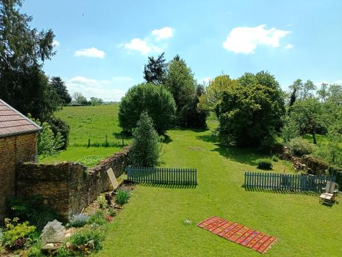 an aerial view of a garden with a fence at Le CLOS SUZANNE in Vesaignes-sous-Lafauche