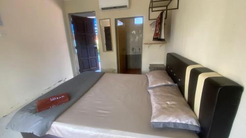 a large bed in a room with at Hotel O D Mama Chalet in Jeniang