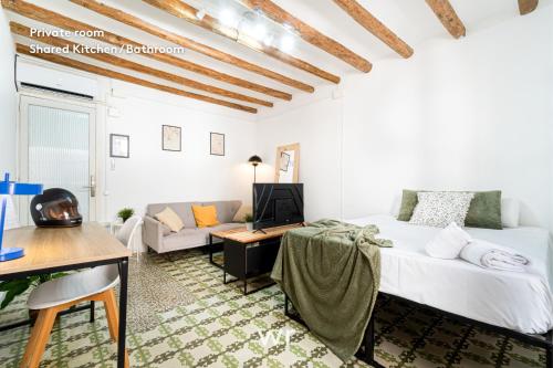 a bedroom with a bed and a desk and a couch at weroomies - Pons Icar H3 in Tarragona