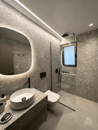 Refined Residences, Luxury home by center & beach