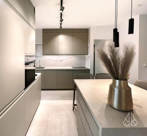Refined Residences, Luxury home by center & beach