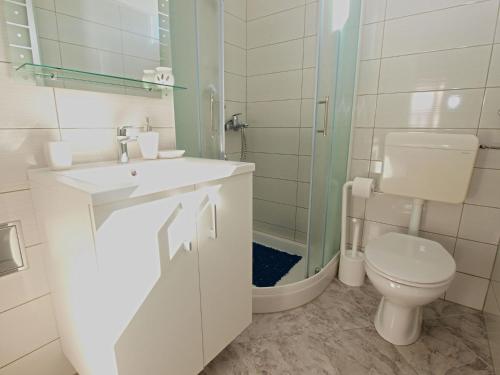 Kúpeľňa v ubytovaní Apartments Dario 1104