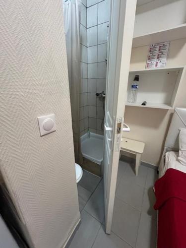 a bathroom with a shower and a toilet and a sink at myappart - La Garenne in La Garenne-Colombes