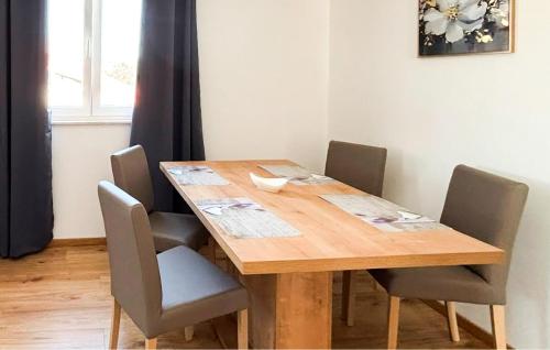 Gorgeous Apartment In Vodice With House Sea View