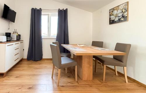 Gorgeous Apartment In Vodice With House Sea View