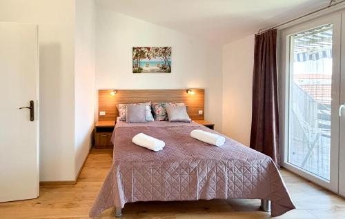 Gorgeous Apartment In Vodice With House Sea View